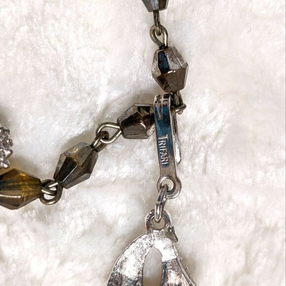 Vintage Trifari Crown 1962 White Rhodium Beaded Necklace "Electra Collection" - Picture 14 of 15